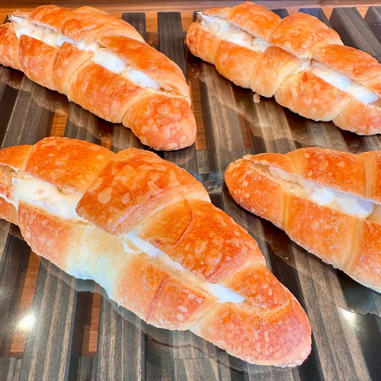 クロワッサン ミルクアーモンド